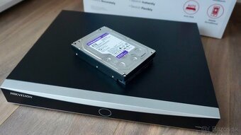 Hikvision DS-7608NXI-I2/8P/VPro-AcuSeek záznamník +8TB HDD - 3