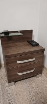 PREDÁM KOMODU+STOLÍKY+POLIČKA. - 3