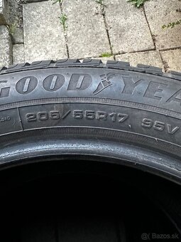 ZIMNÁ SADA 205/55 R17 GOODYEAR ULTRAGRIP PERFORMANCE + 2023 - 3