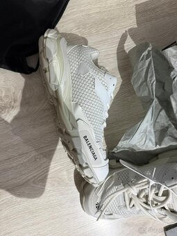 Balenciaga - 3