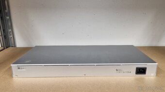 UBNT Ubiqiuiti USW 16 POE Gigabit switch - 3