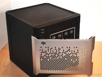 HP ProLiant MicroServer Gen8 (Xeon E3-1240 V2) PREDANE - 3