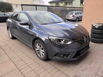 Renault megane sedan 2018 havarovany - 3