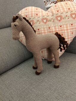 Háčkovaný koník - 3