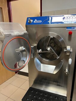 Predám zmrzlinový stroj značky Valmar - 3