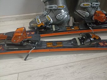 lyže elan a lyžiarky - 3