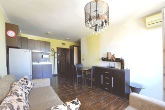 Prostorný apartmán 2kk s výhledem na bazén, jen350m od pláže - 3