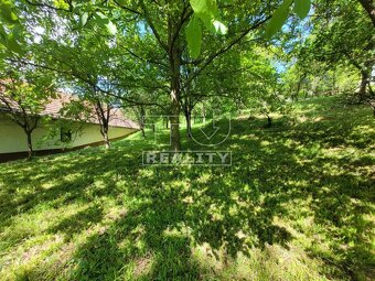 NA PREDAJ POZEMOK S HOSPODÁRSKOU BUDOVOU, 1550m2,... - 3