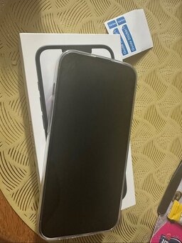 Predam iphone 16e 128gb cierny - 3