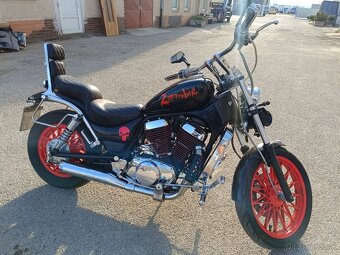 Suzuki VS 700 Intruder - 3