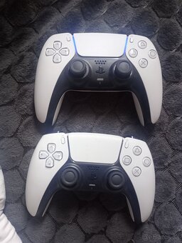 Predám PS5 - 2x joystick. - 3