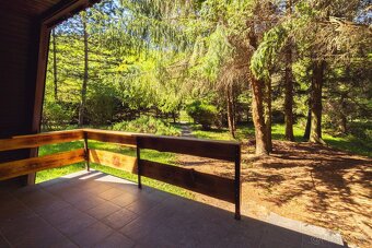 REZERVOVANÉ Čarovná chata uprostred prírody s tečúcim poto - 3