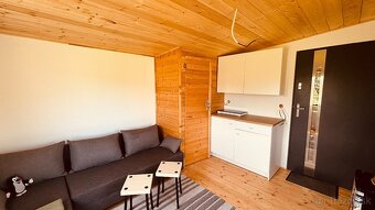 Ladice - Krásny stavebný pozemok 863 m2 s chatkou - 3