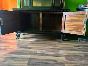 100-rocny nábytok do jedalne - 3