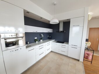 Na predaj: Slnečný 2-izbový byt s panoramatickým výhľadom - 3