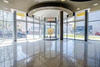 Na prenájom komerčný - obchodný priestor 120m2 v Centre Nitr - 3