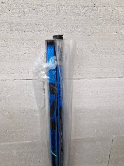 Nove hokejky Bauer, CCM - 3