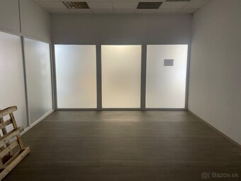 Prenájom 200m2 obchodných priestorov, prízemie Living centra - 3