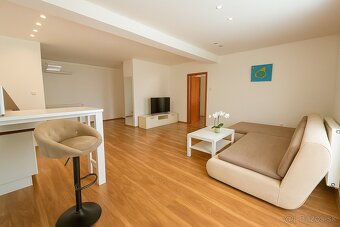 Podkrovie v srdci mesta: moderne zariadený 2-izbový byt, ? - 3