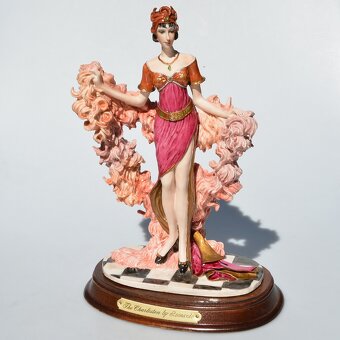 2 zberateľské sošky na drevenom podstavci - Tanečnice - 3