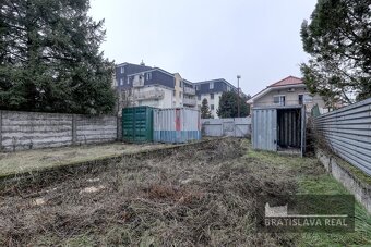 Hradská ul. (pri Estonskej ul.), pozemok so staršou budovou - 3