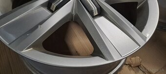 Predám 4ks originál alu disky Vw Transporter T5-6-17" - 3