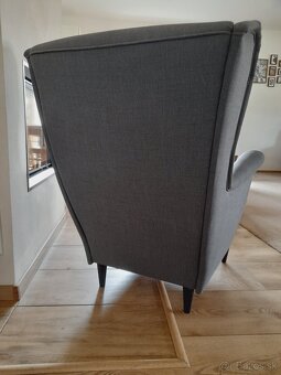Ikea kreslo Strandmon a podnožník - 3