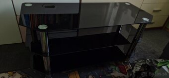 Sklenený stolík pod TV - 3