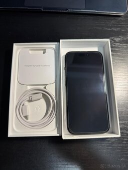 Predám iPhone 15, rok a pol používaný, top stav + 6 obalov - 3