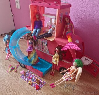 Obrovský Barbie karavan s bazénom a 7ks bábikami Barbie - 3
