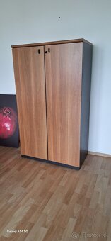 PREDAJ - masívna drevená skriňa - 3