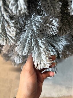 Umelý 3D vianočný stromček Prémiova Zasnežená - 3