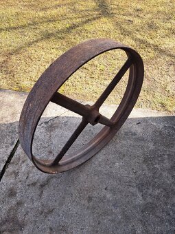 Stare liatinové koleso - 3