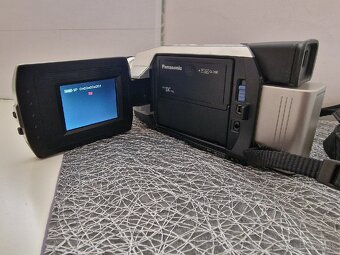 Stredne veľká kamera Panasonic. MiniDV. Funkčná. - 3