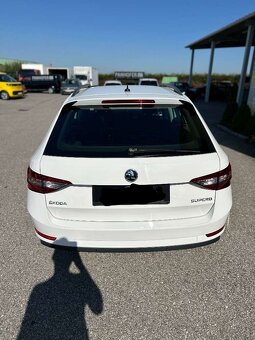 Predám Škoda Superb 3 combi obsah 2 liter desel ročník 2016 - 3