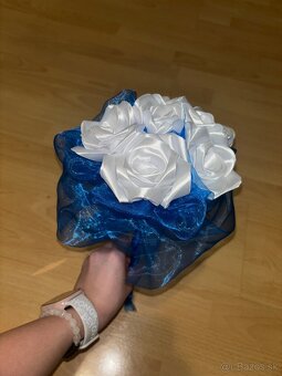 Box/kytica ruží zo saténových stušiek - 3