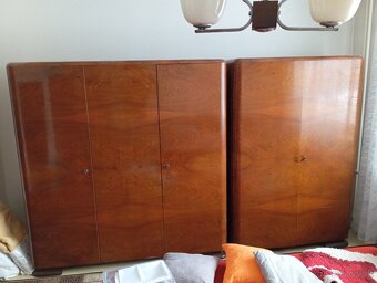 Starý nábytok + šijací stroj - 3