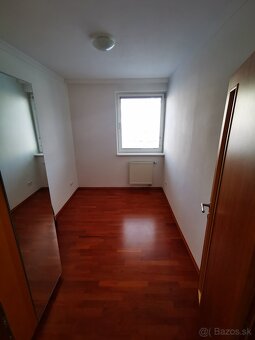 NA PREDAJ 3 IZBOVÝ BYT BARTISLAVA NOVÉ MESTO BAJKASKÁ - 3