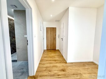NOVÁ REKONŠTRUKCIA Veľký 2-izbový byt, loggia - 3