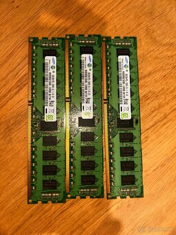 3x 2GB DDR3 ECC RAM Samsung pre servery (PC3-10600R) - 3