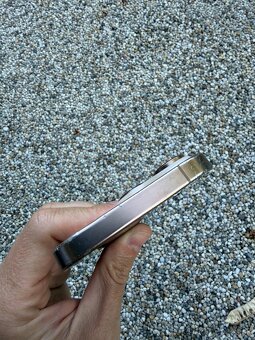 IPhone 16 pro - baterie 92% - 3