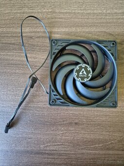 ARCTIC P12 Slim PWM PST - 3