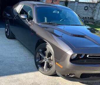 Dodge Challenger 5,7 Hemi - 3