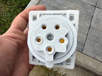 Zásuvka IEN 3253 šikmá 5P, 32A, 400V - 3