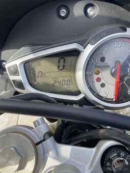 TRIUMPH STREET TRIPLE 675 - 3