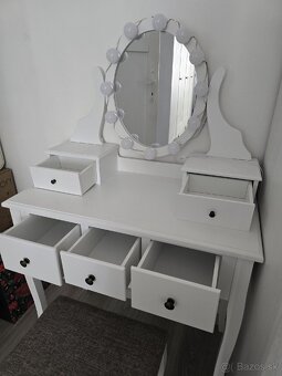 Kozmetický stolík+ stolička+ svetlá - 3