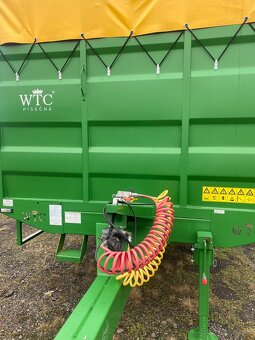 Traktorový přepravník zvířat Pardál 5,5 - 3