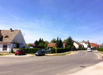 Pozemok so starším RD v Malackách na predaj. - 3