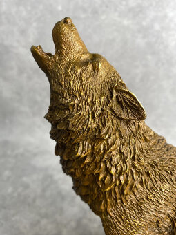 Bronzové súsošie Vijúce vlky - 3