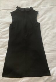 Čierne mini šaty s krátkym rukávom - 3